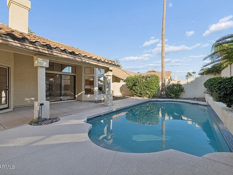 1047 W COAST Drive photo 2