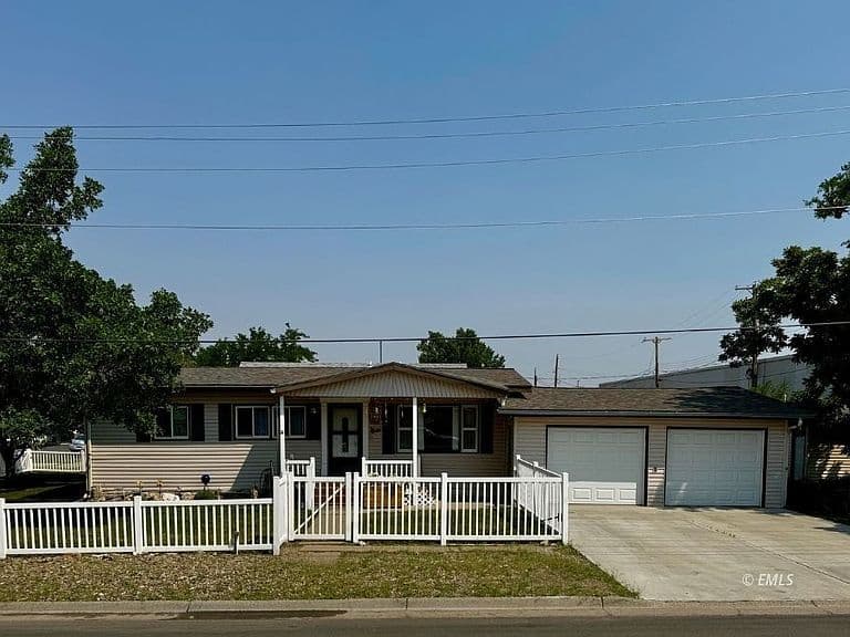 2905 Sudlow St photo 3