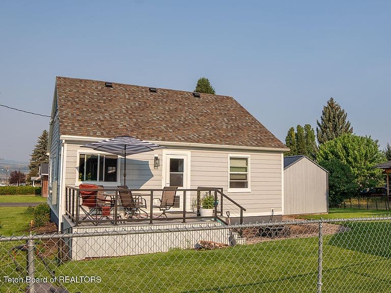 489 Jackson St photo 4
