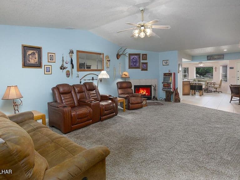 970 Saint Claire Dr photo 5