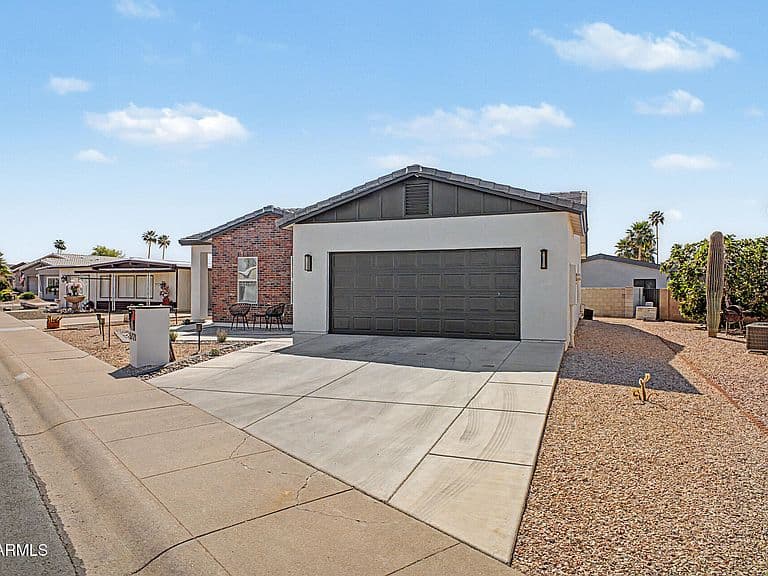 5721 E Leland Street photo 2
