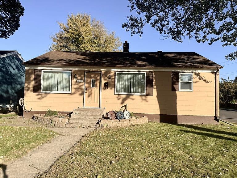 633 S Lawson St photo 1