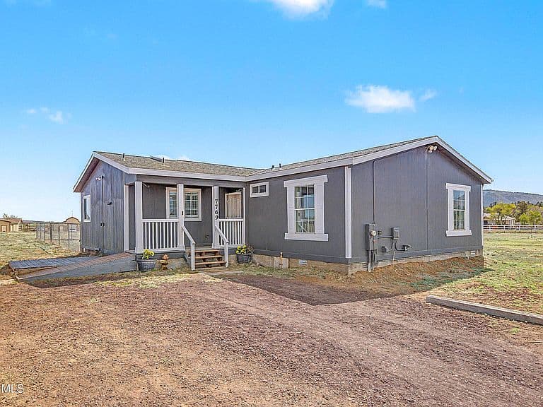 7769 EMILY Way photo 4