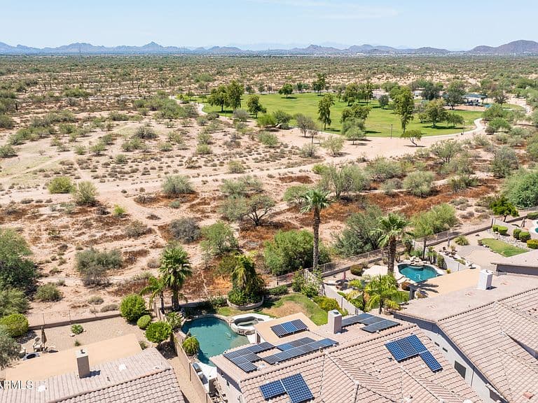 4409 E LARIAT Lane photo 2