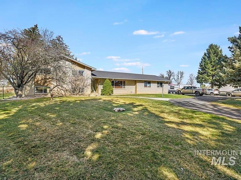 1532 Briarwood Ln photo 2