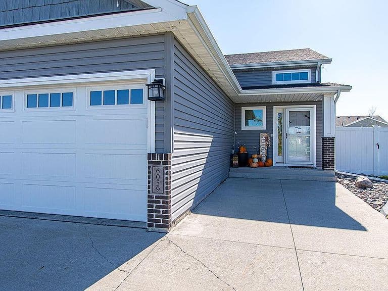 6059 Autumn Dr S photo 3