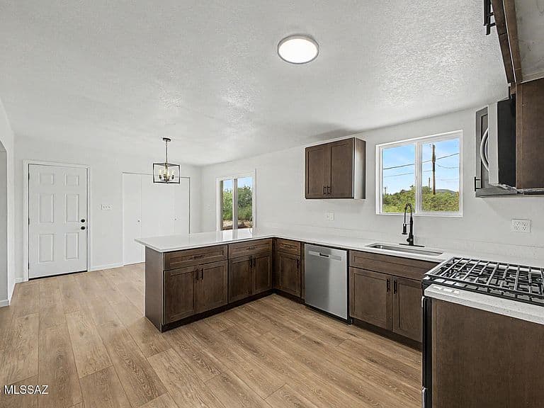 2453 N Calle Quinto photo 2