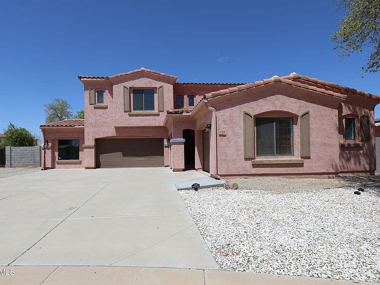 121 N SILVERWOOD Drive photo 1