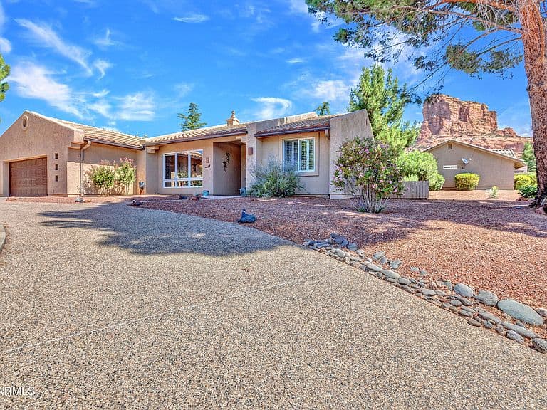 10 SANDROCK Road photo 1