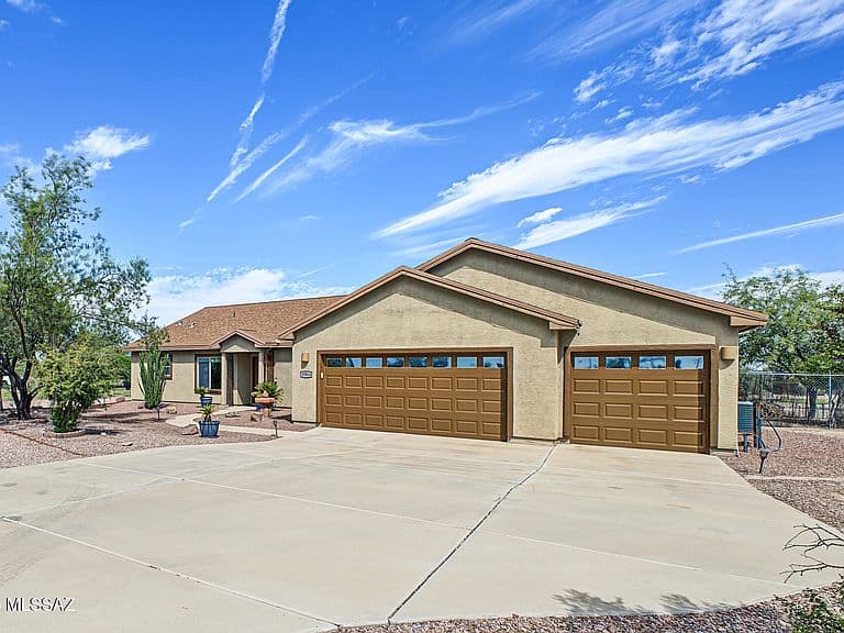15816 W Sandy St photo 2