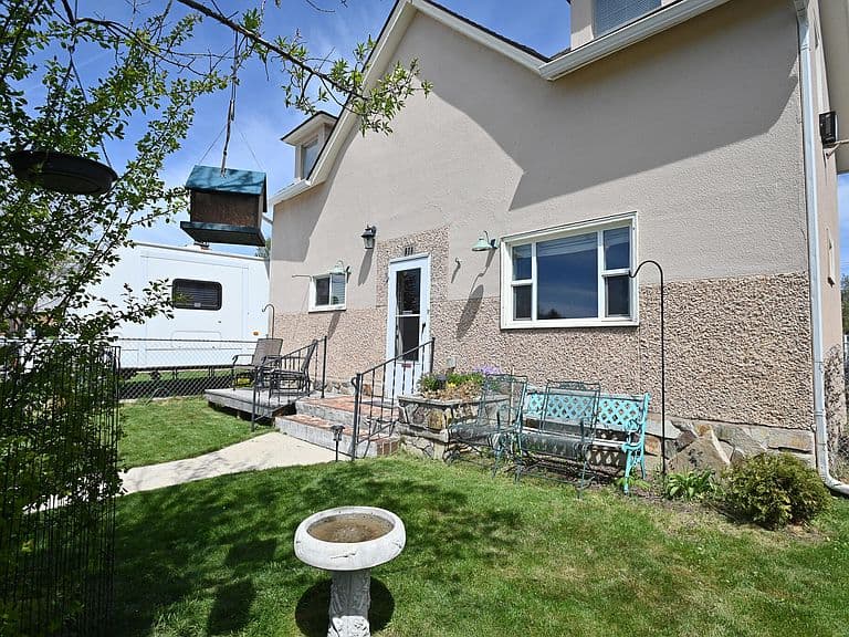 659 Sumner St photo 1