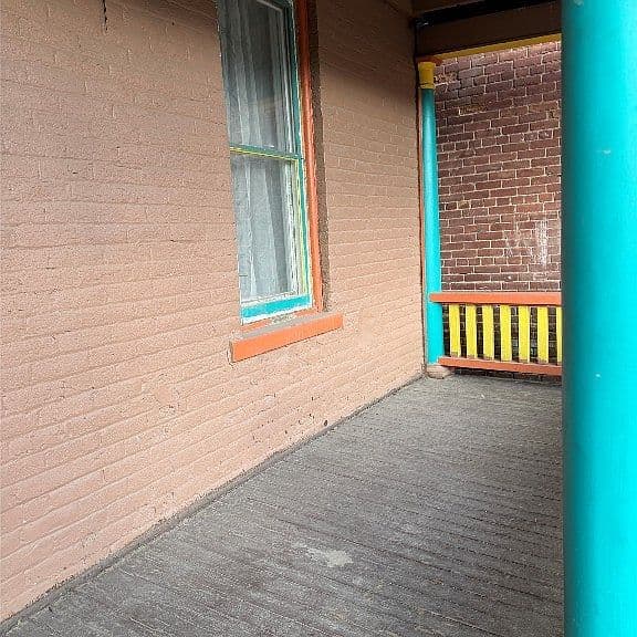 527 W Park St photo 3