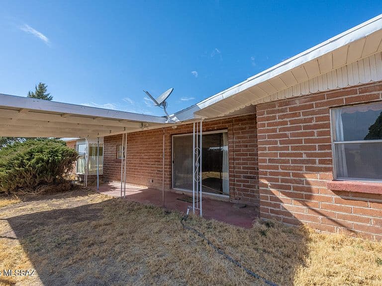 3923 W Thompson Rd photo 5