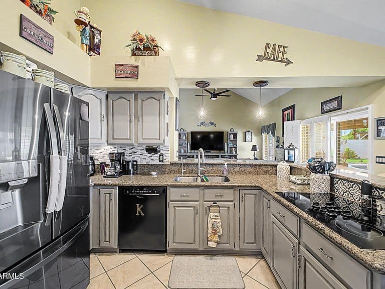 2653 N FONTANA Circle photo 2