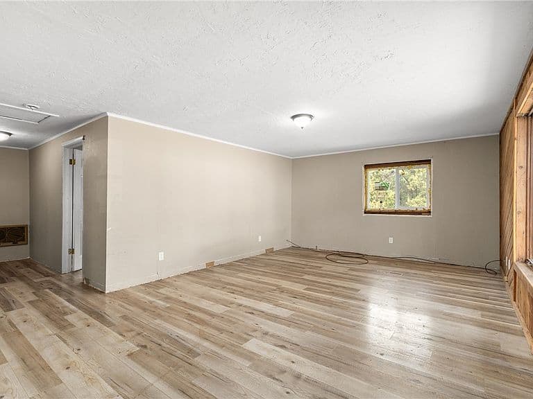 1744 Canary Ave photo 2