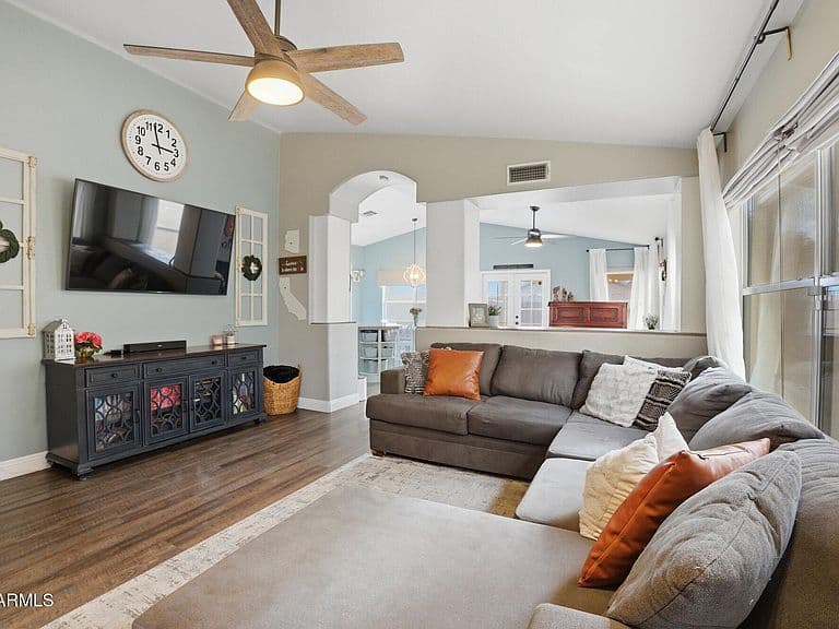 3031 W Melinda Ln photo 1