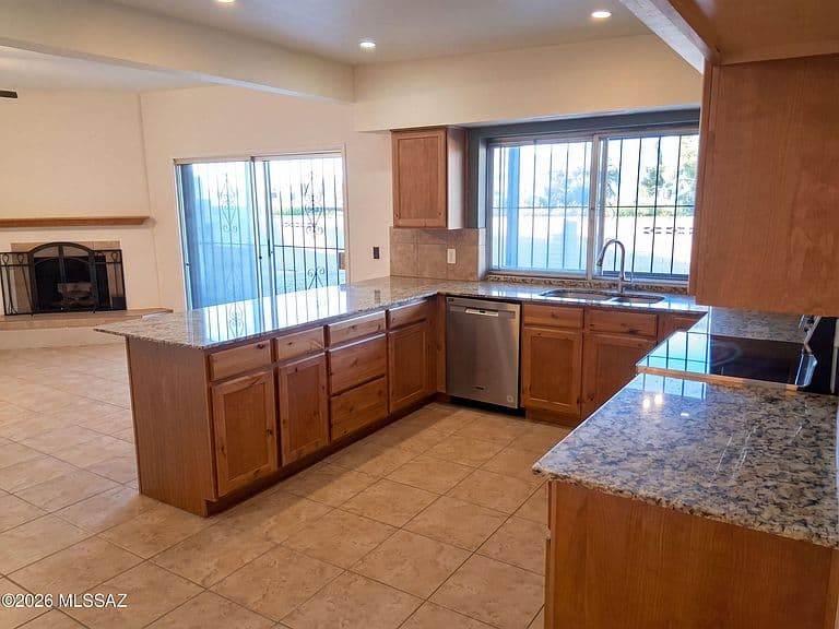 8941 E Rosewood St photo 2