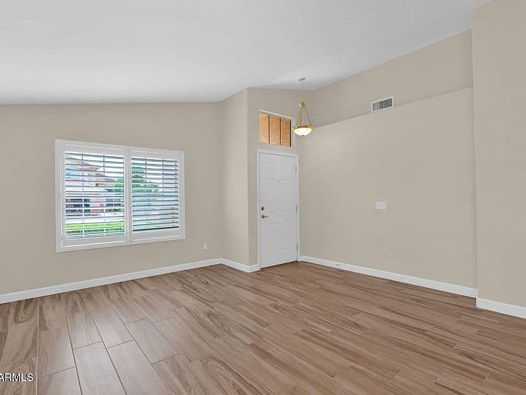 1440 E Gary Drive photo 4