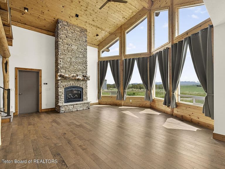 4462 Highway 32 photo 3