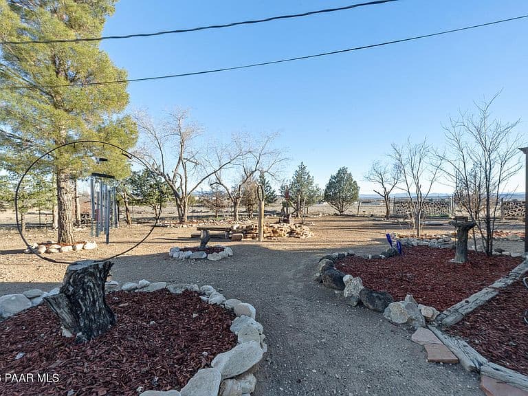 685 W Iris Rd photo 4