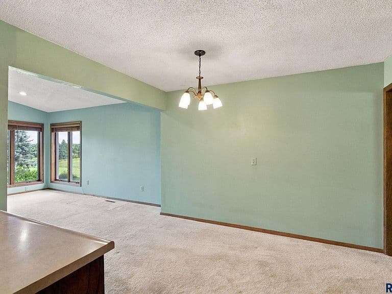 406 Johnson Ave photo 5