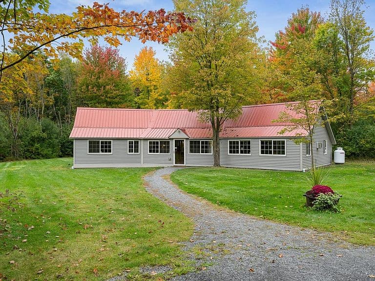 2088 Town Line Road photo 1