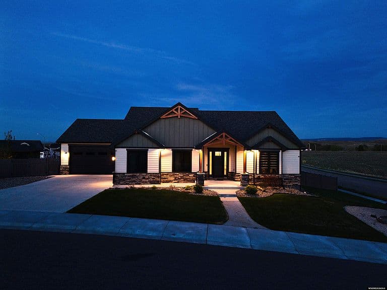 2943 Heathrow Ave photo 2