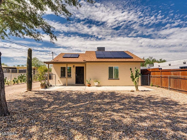 2743 N Cortez Pl photo 1