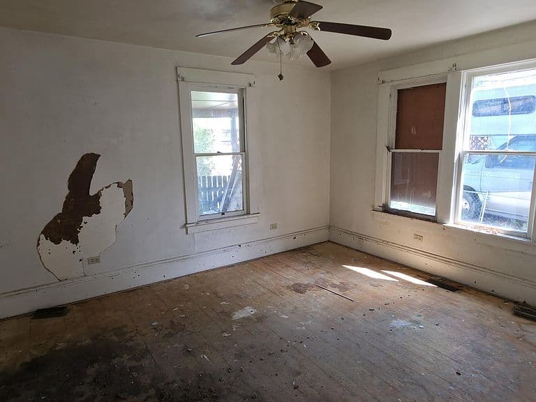 1033 N Gould St photo 5