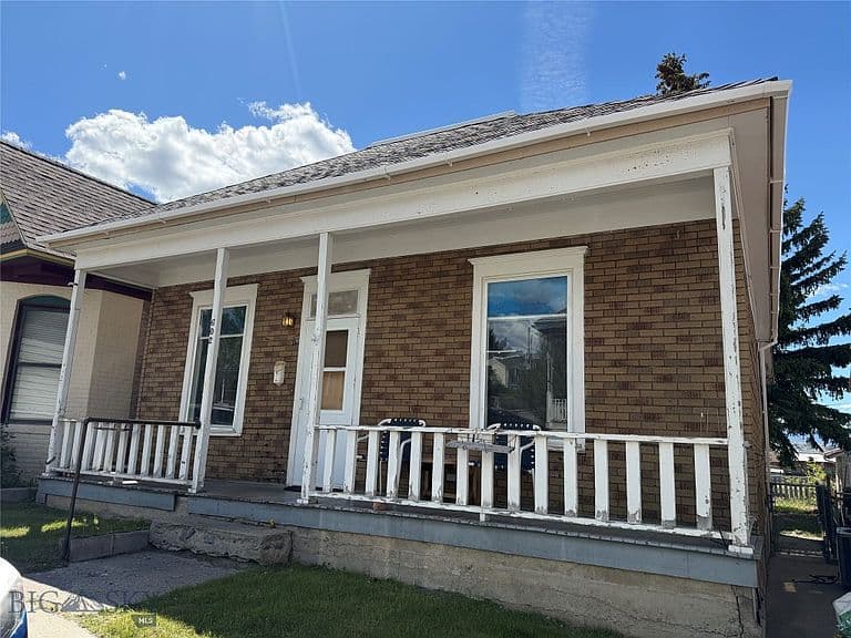 602 Caledonia St photo 1
