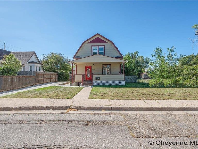 2215 E 17th St photo 1