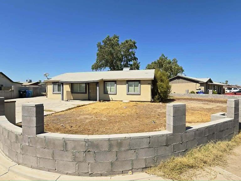 8220 W MEADOWBROOK Avenue photo 1