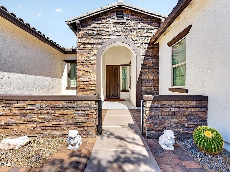 1481 S CARRIAGE Lane photo 4