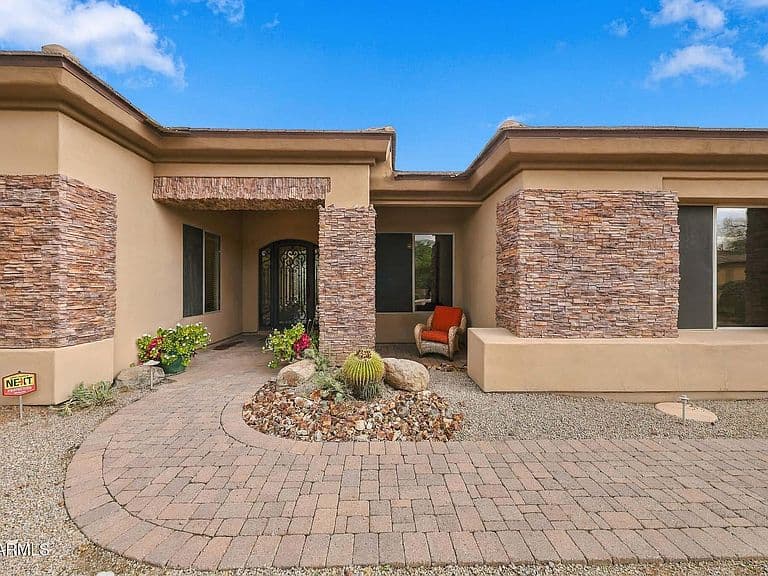 11378 E CAVEDALE Drive E photo 2