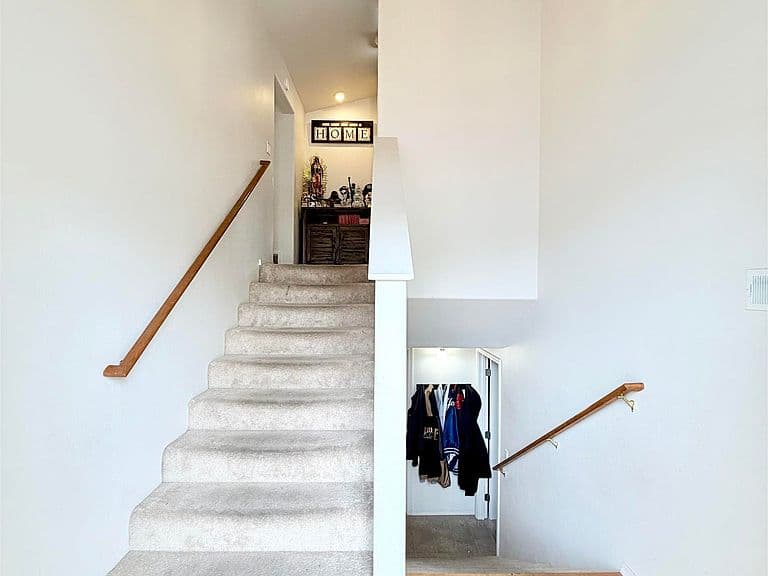 101 Jasper Dr photo 2