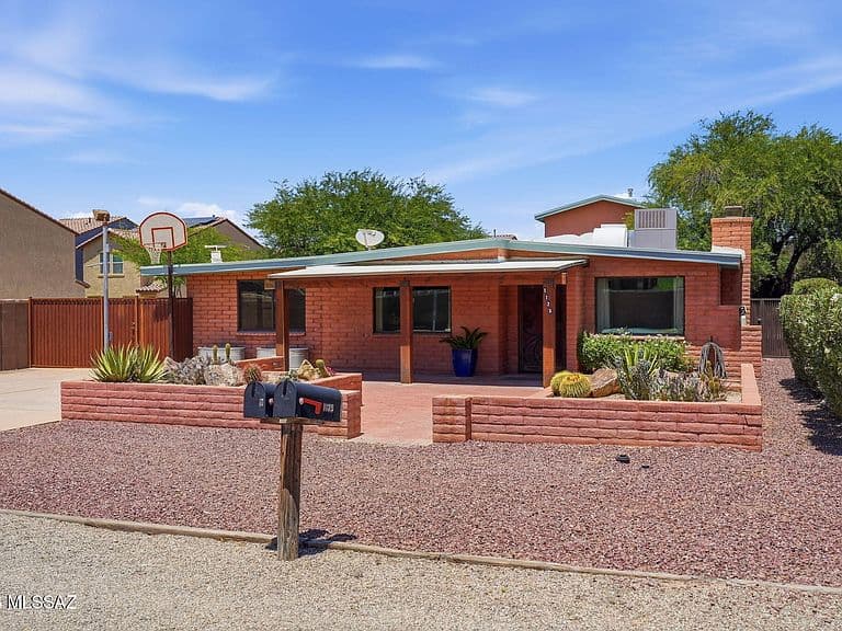 1125 E Kleindale Rd photo 3