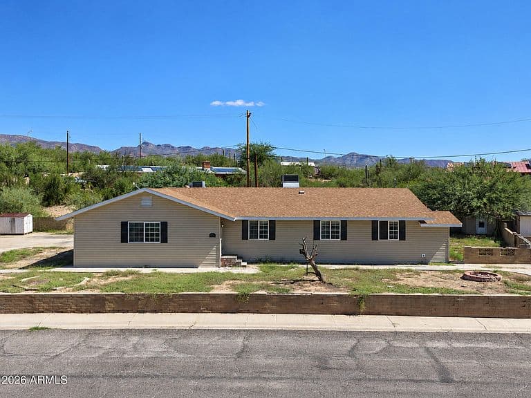 210 W VICTORIA Circle photo 1