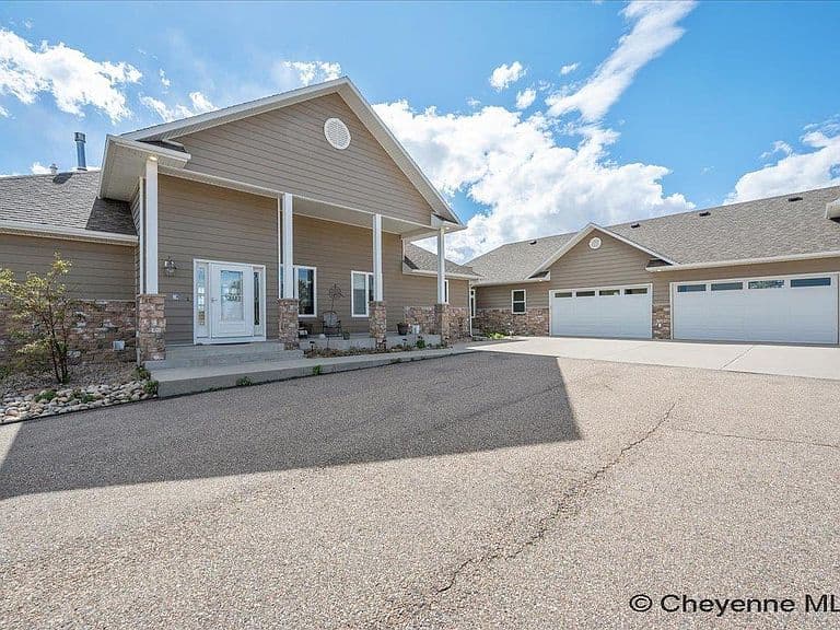 1207 Red Tail Way photo 3