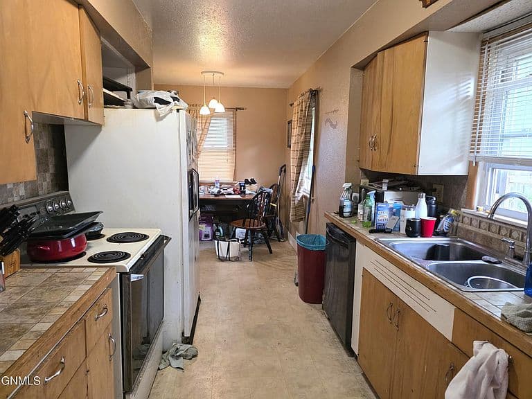 1111 Riverview Ave photo 4