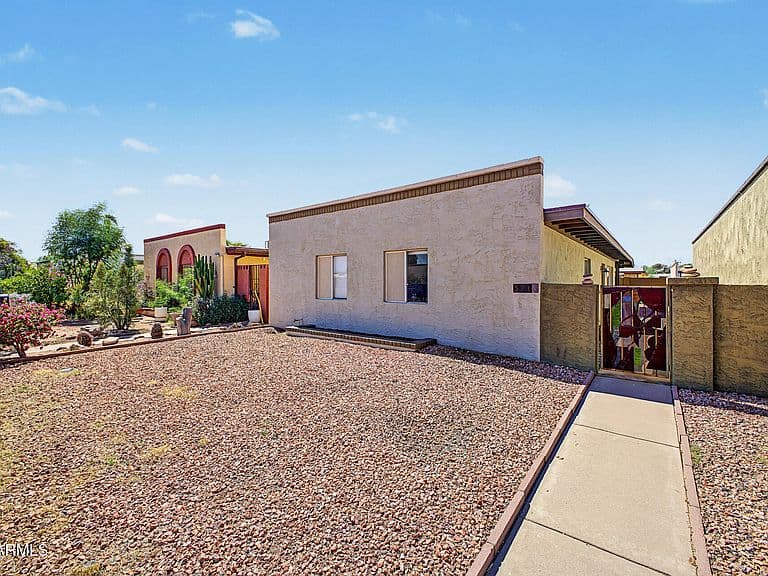 3710 S WILSON Street photo 4
