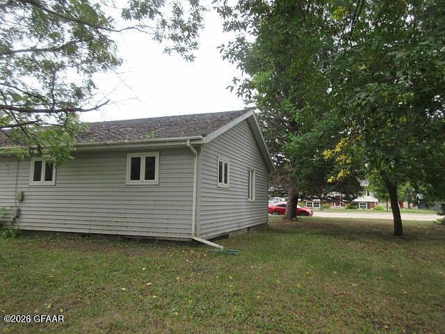 1029 Elm Ave S photo 2