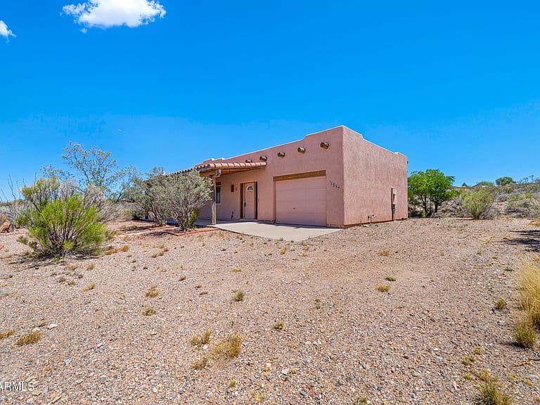 1537 E APACHE Way photo 3