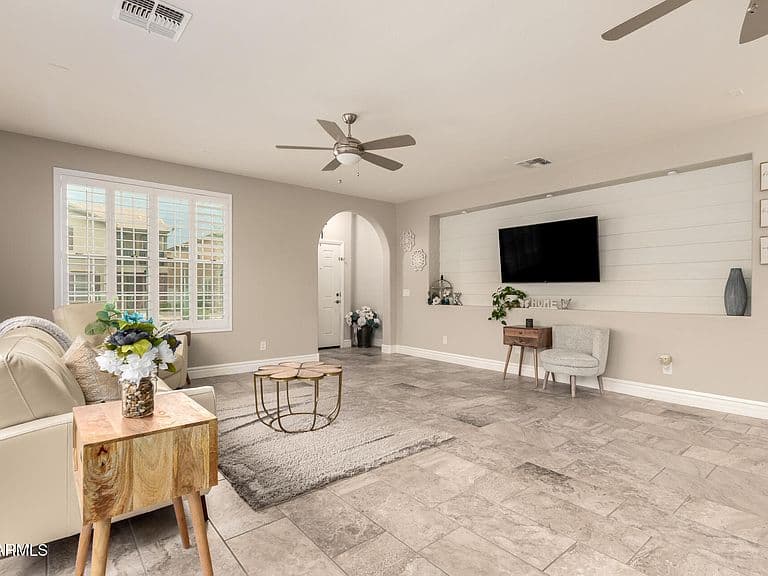 28927 N 124th Dr photo 3