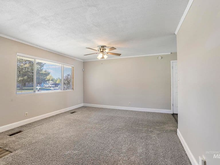 104 Birchwood Cir N photo 4