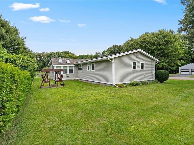 76 Audet Street photo 4