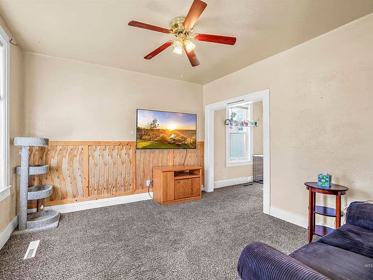 108 E C St photo 5