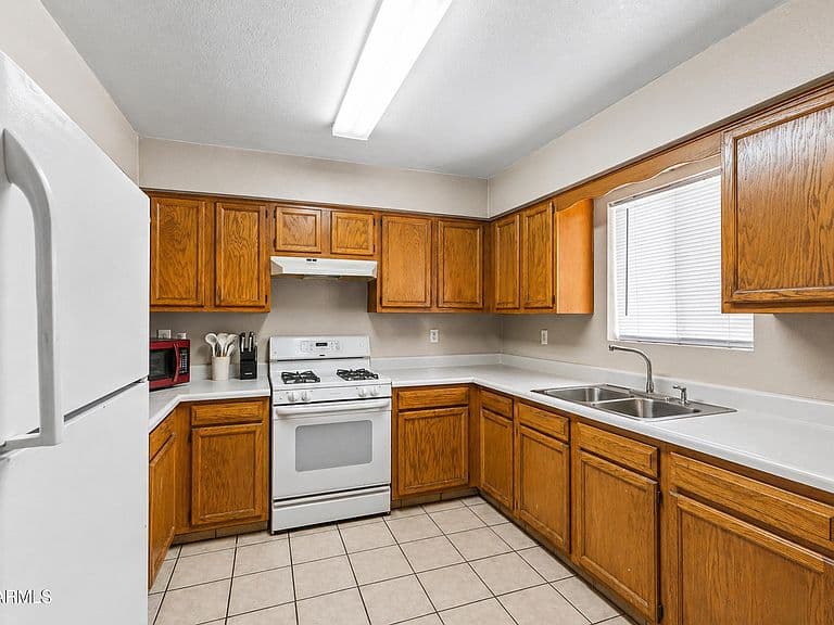 538 W MELROSE Drive photo 3