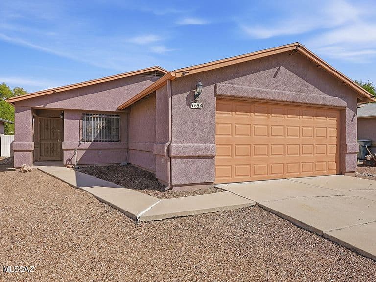 1654 W Sauvignon Dr photo 1