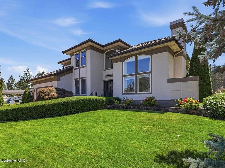 4790 E Inverness Dr photo 1