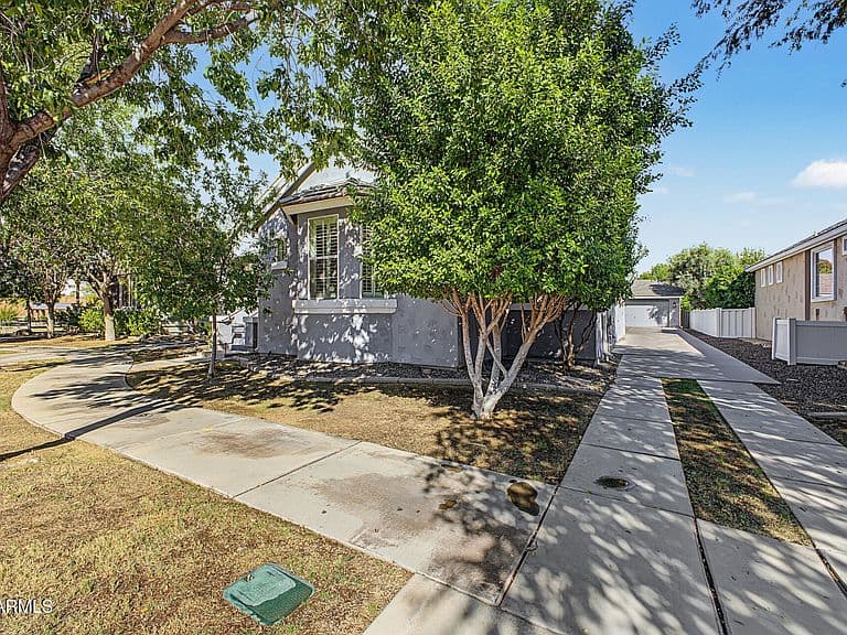 1319 S CLAIBORNE Avenue photo 3